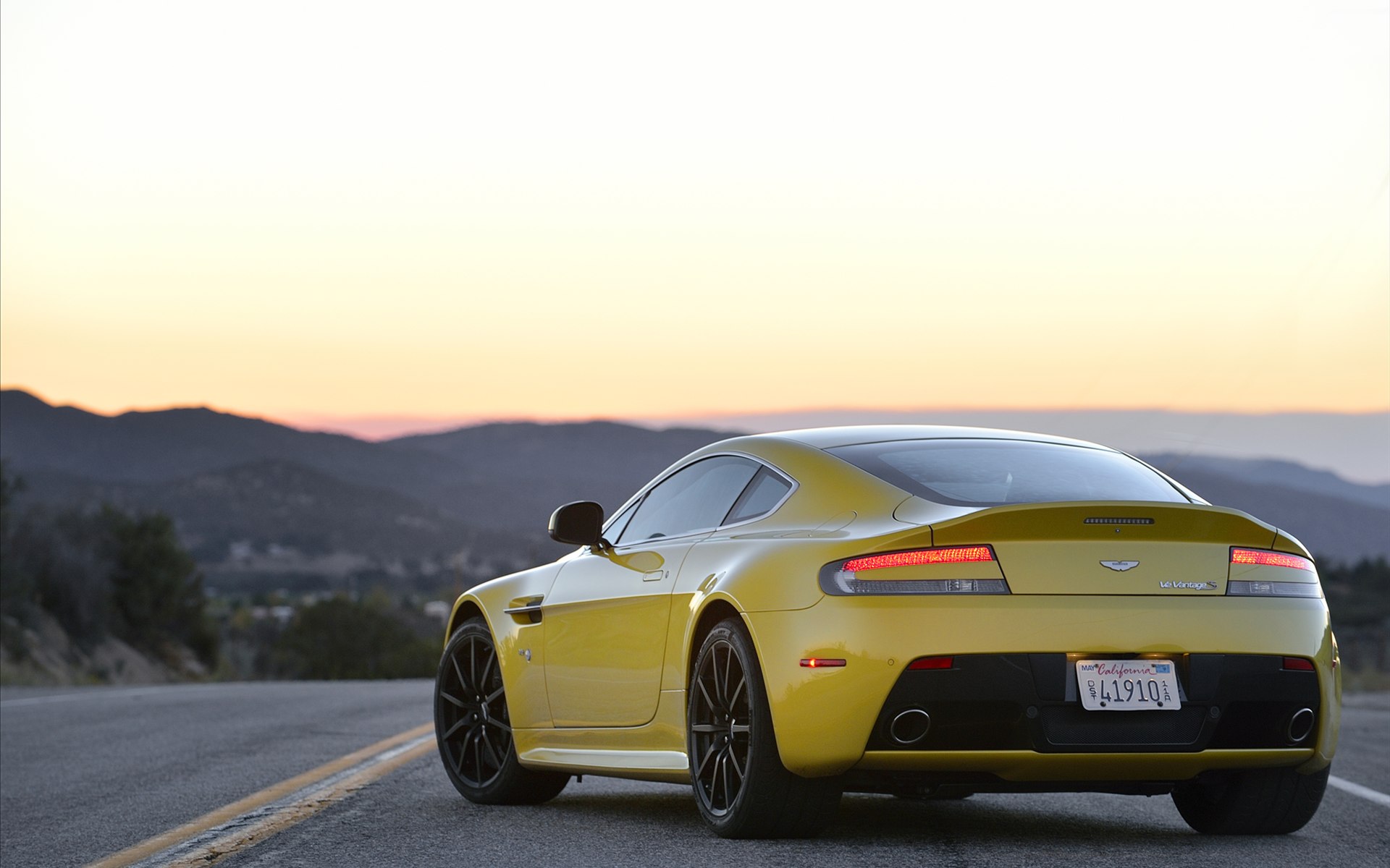 Aston Martin V12 Vantage S 2014
